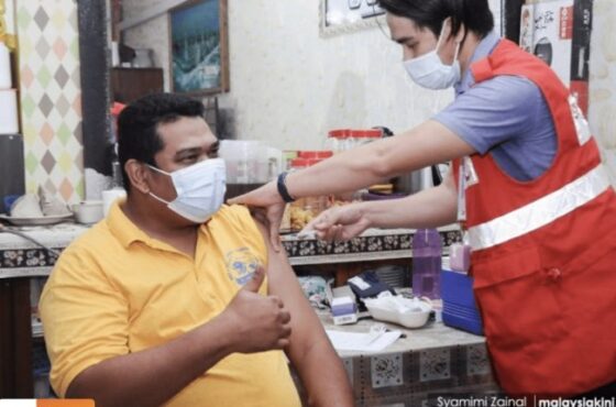 Malaysia surpasses vaccination target of 300k doses a day