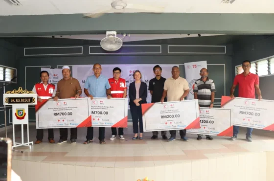 Bulan Sabit Merah Malaysia Sumbang Bantuan Kewangan Kepada Mangsa Banjir Di 3 Buah Negeri
